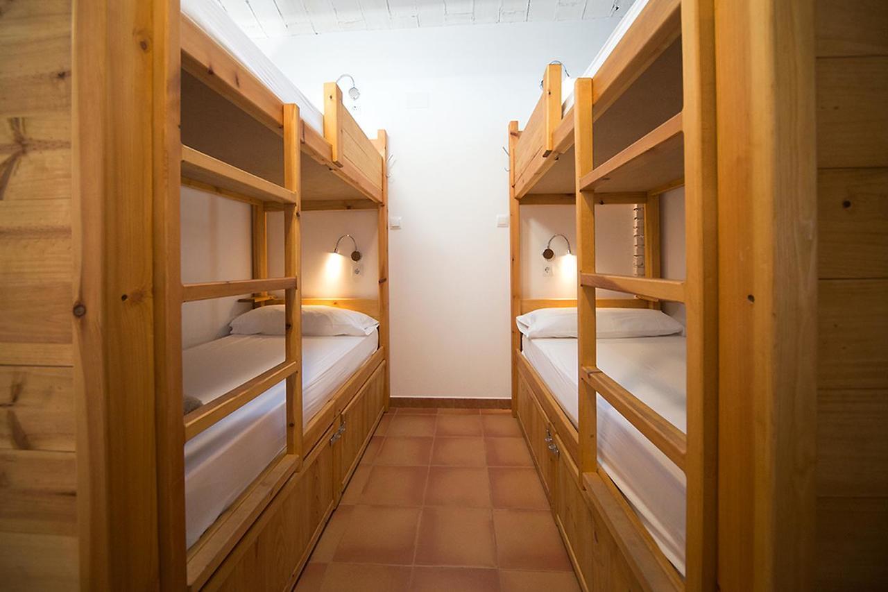 Crux Albergue Adahuesca Exterior foto